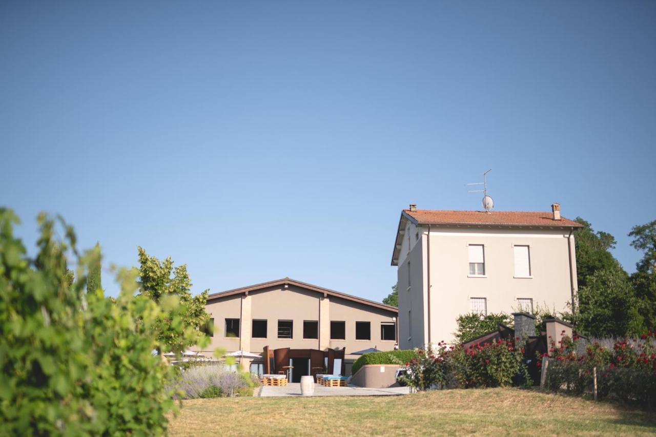 Agriturismo Oinoe Traversetolo Buitenkant foto
